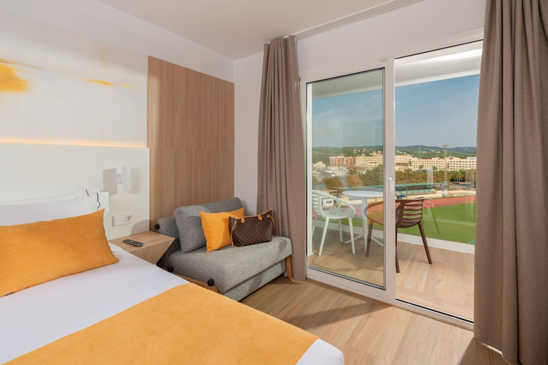 Bedroom 5, L Azure Hotel, Girona