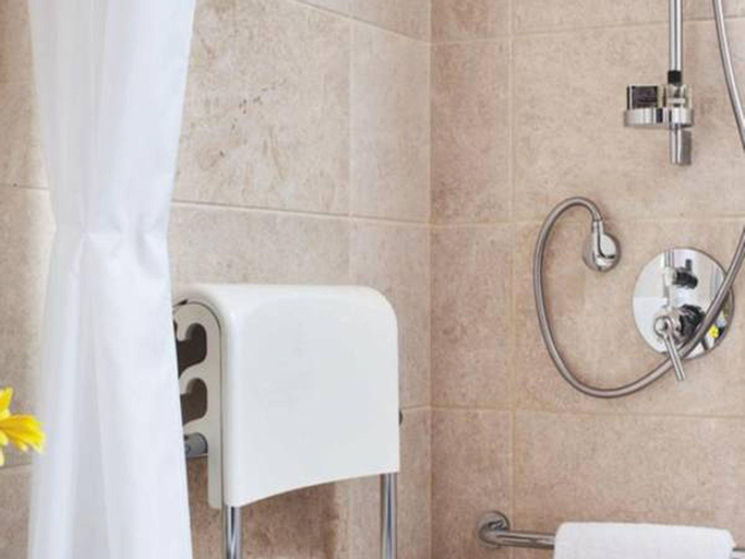 Bathroom 15