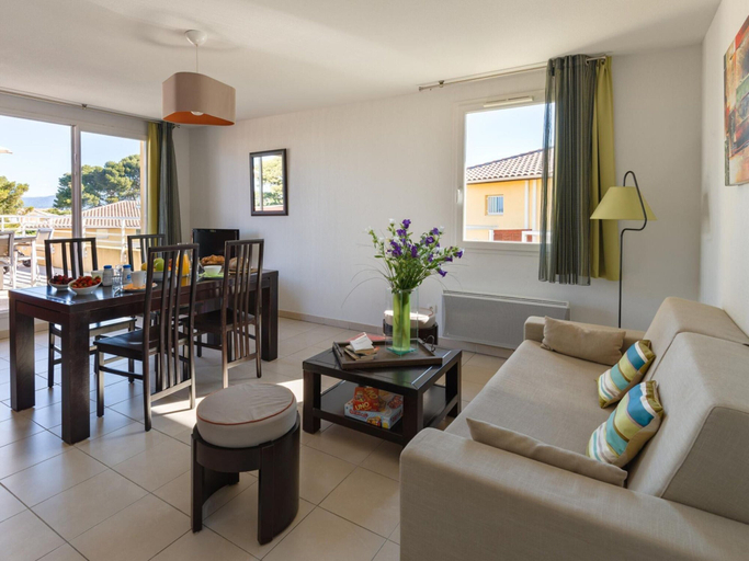 Dining 2, Apartment in Le Brusc Near Sandy Beach, Var