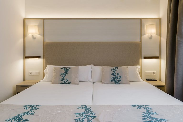 Bedroom 3, Alua Suites las Rocas, Baleares
