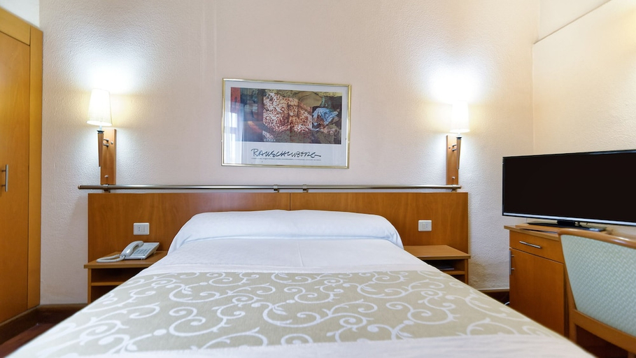 Bedroom 2, Bull Astoria, Las Palmas