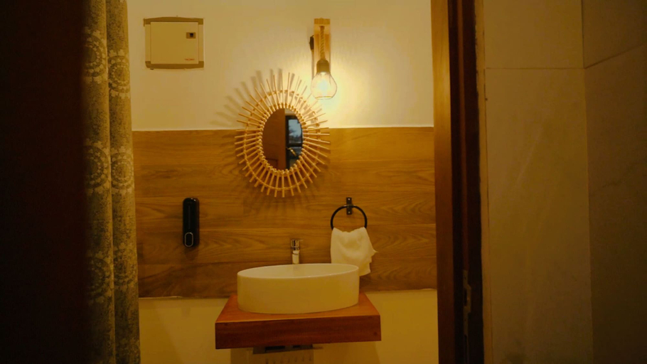 Bathroom 3, Bella Villa, Meru