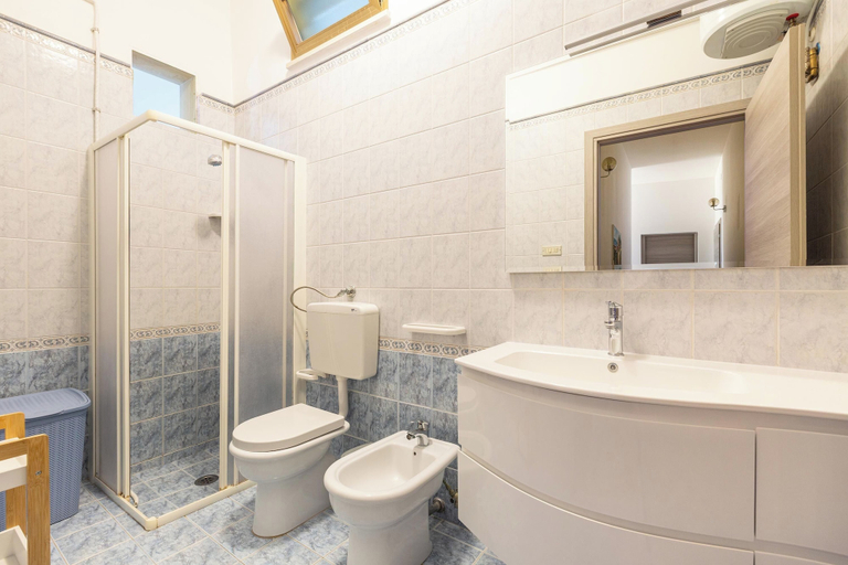 Bathroom 3, Villetta Posto Rosso, Lecce