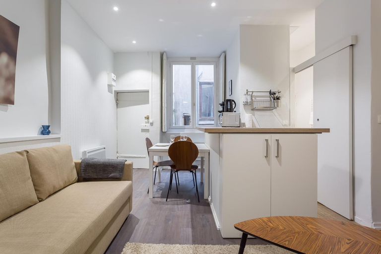 Others, Jusqua 6 personnes au coeur du Vieux Lyon, Rhône