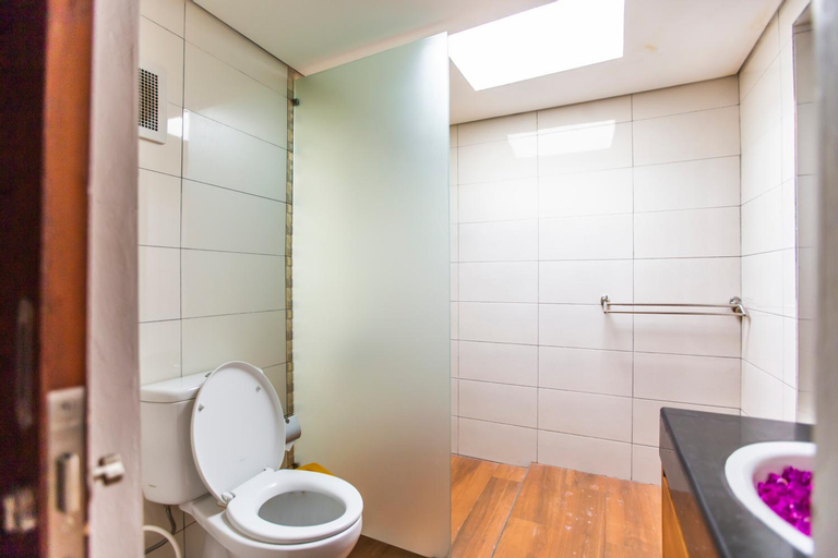Bathroom 7