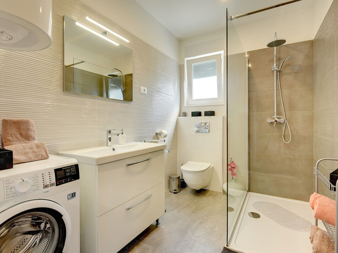 Bathroom 4, Villa in Kanfanar With Swimming Pool, Kanfanar