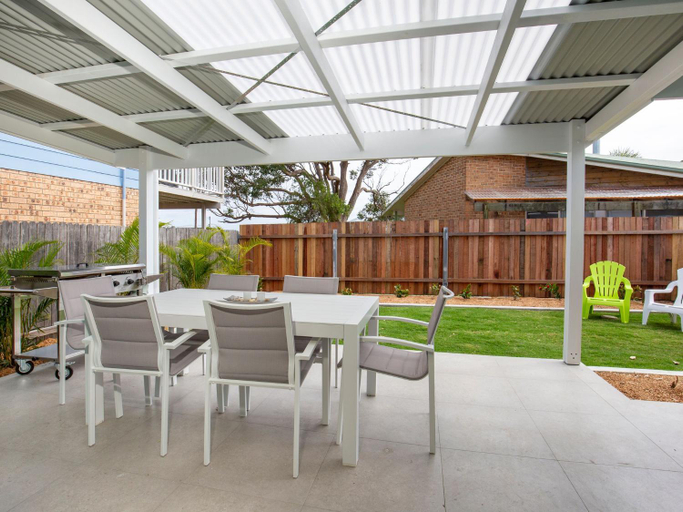 Food & Drinks 4, Sandy Feet Retreat I Pet Friendly I 1 Min Walk to Beach, Shoalhaven - Pt B