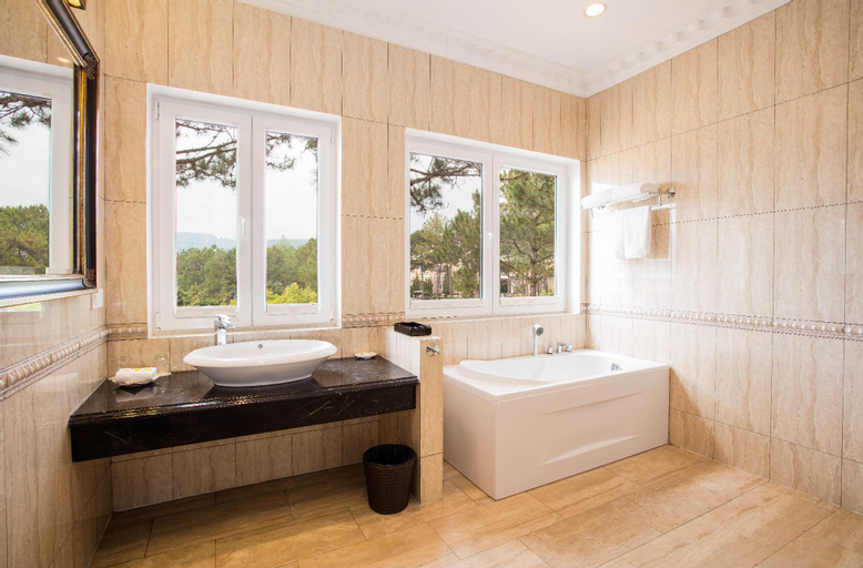Bathroom 16