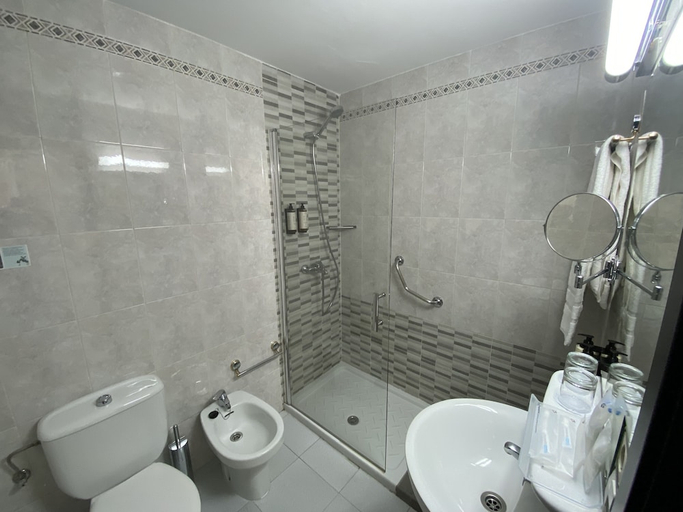 Bathroom 4, Virgen de los Reyes Hotel, Sevilla