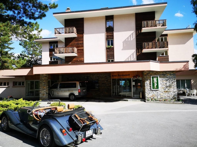 Exterior & Views