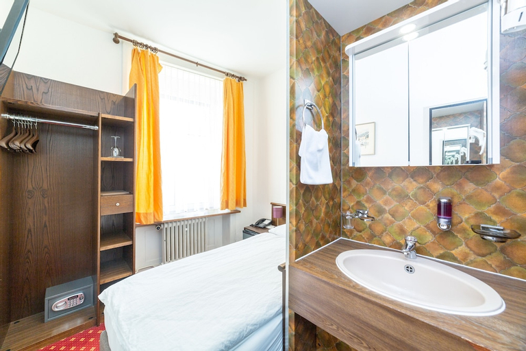 Bedroom 4, Hotel Rheinfelderhof, Basel