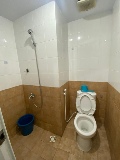 Bathroom 4, Green Pramuka City, Jakarta Pusat