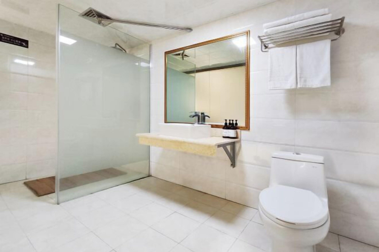 Bathroom 4, Jinglong International Hotel, Zhuzhou