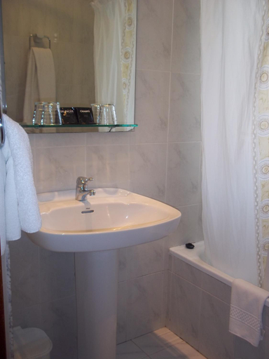 Bathroom, Hotel Suiza, A Coruña