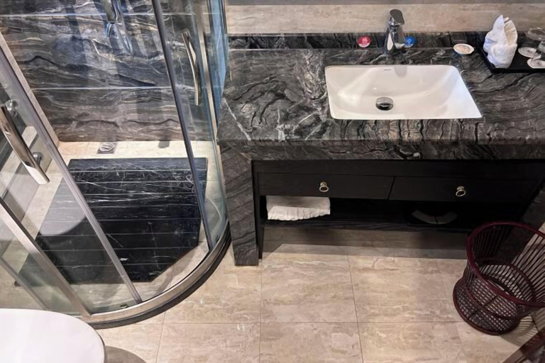 Bathroom 3, Sanjianghe International Hotel, Guilin