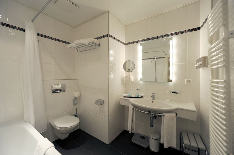 Bathroom 4, Hotel Victoria, Lausanne