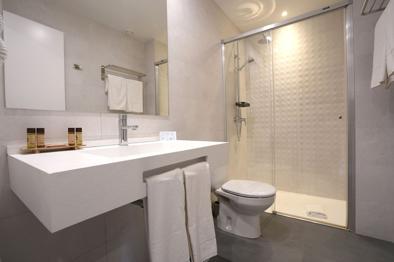 Bathroom 4, Windsor, Girona