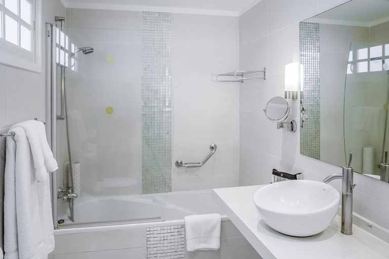 Bathroom 4, Santa Barbara Golf & Ocean Golf Club, Santa Cruz de Tenerife