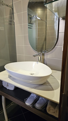 Bathroom 4, Grik Hotel - Entebbe, Entebbe