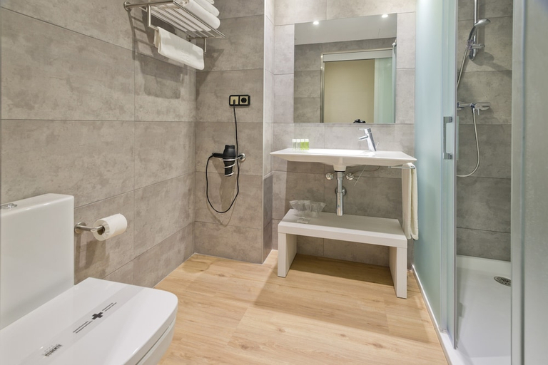 Bathroom 3, Hotel Num, Tarragona