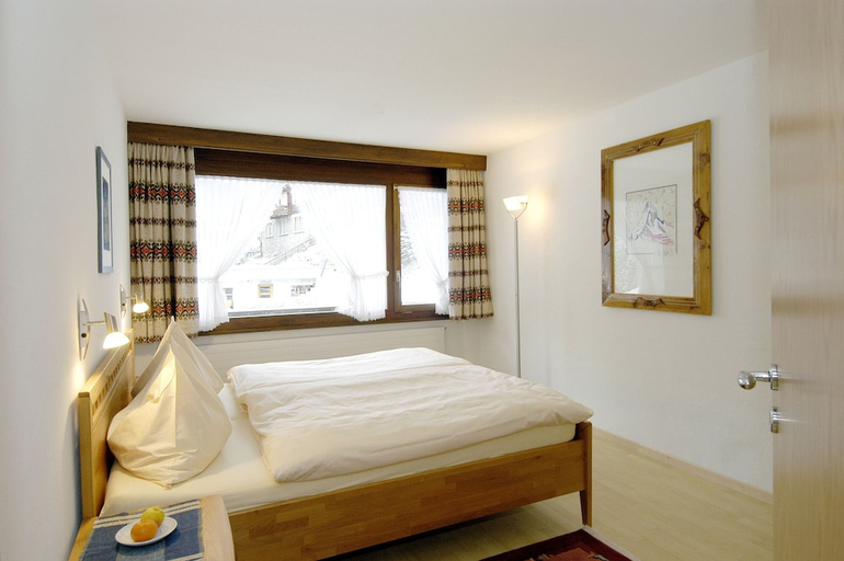 Bedroom 2, Hotel Antika, Visp