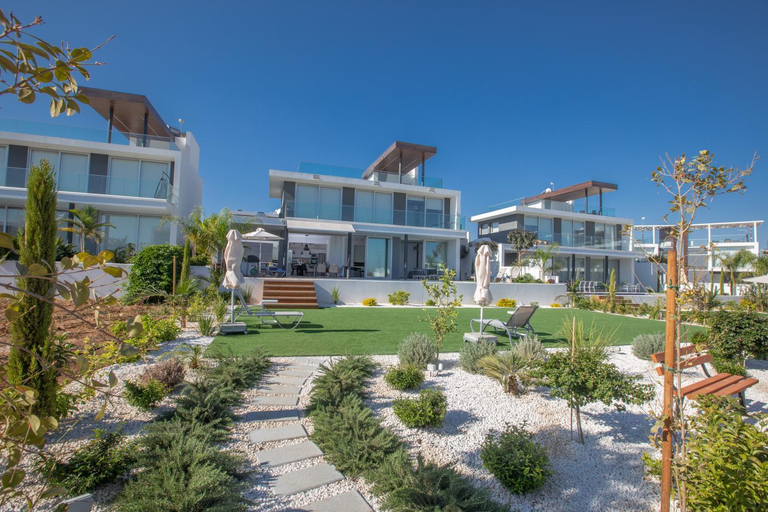 Others 4, Villa Naya