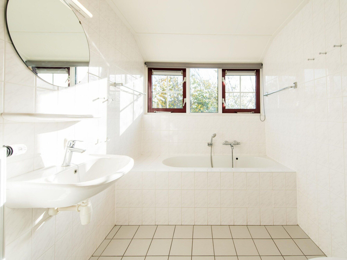 Bathroom, Thatched Villa With Dishwasher Near the Beach, Ameland