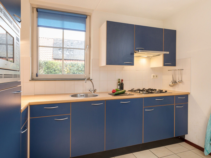 Private kitchen, Detached House With Dishwasher Near the Sea, Texel