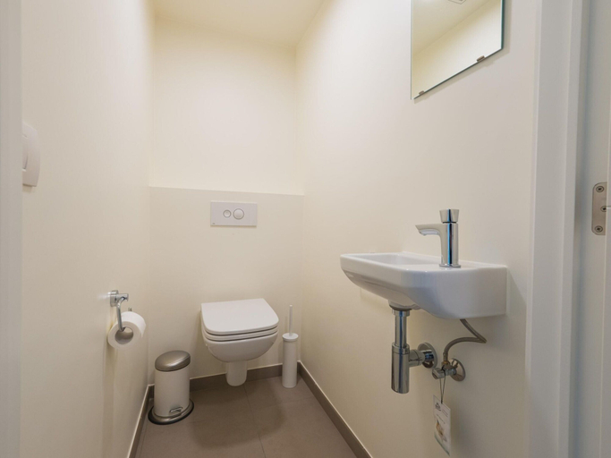Bathroom 3, Chic Flat with Bunk Beds, West-Vlaanderen