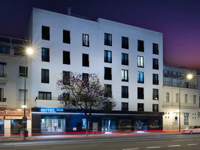 Exterior & Views