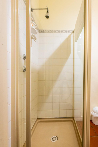 Bathroom 4, Anlaby Station, Light