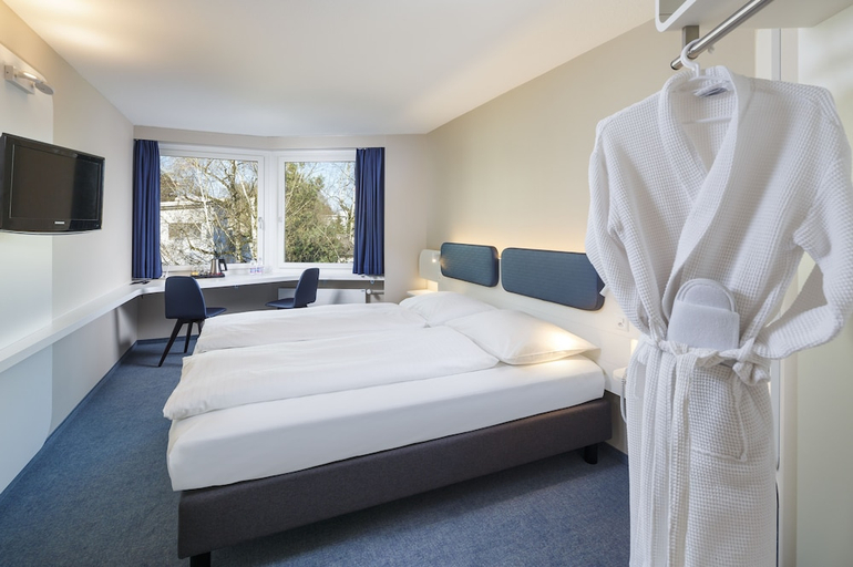 Bedroom 24