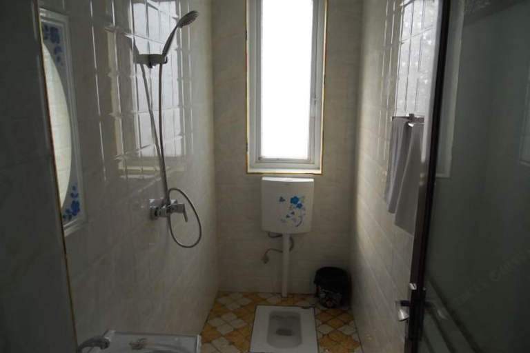 Bathroom, Jinyuan Hotel, Lijiang, Zhaotong