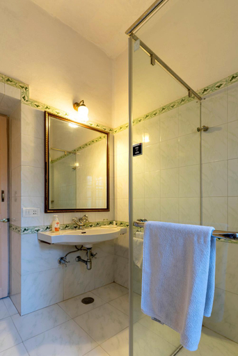 Bathroom 3, Karni Bhawan Heritage Hotel Jodhpur, Jodhpur