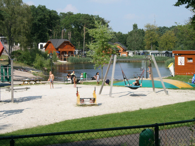 Others 3, Comfortable Chalet Near Brunssummerheide, Heerlen