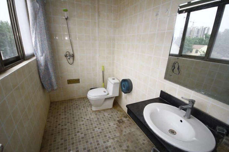 Bathroom 3, Shanxian Oriental Capital Hotel, Heze