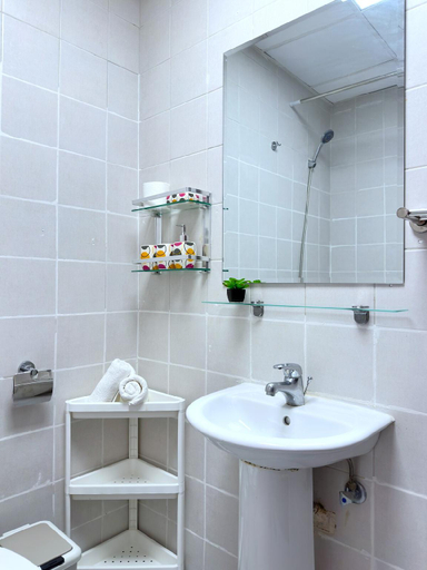 Bathroom 5, Lxury Brand New Studio w/ Balcony and Marina View, Dubai