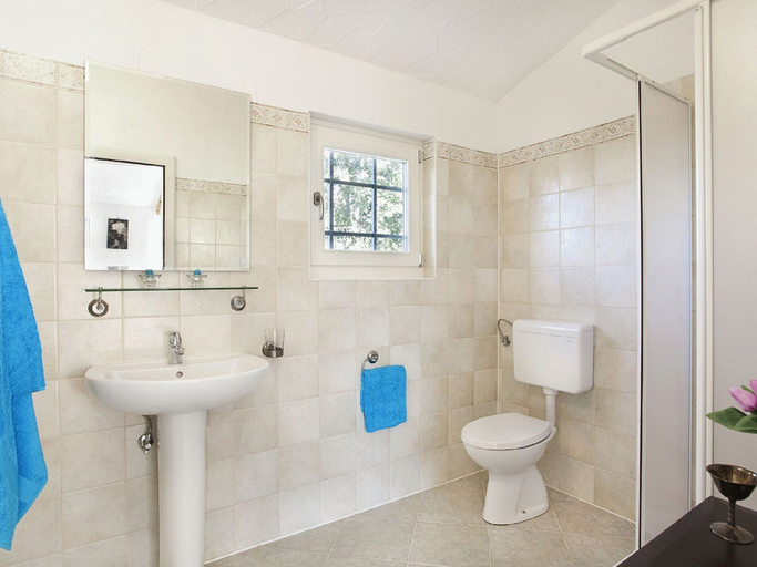 Bathroom, Holiday Home with Swimming Pool near Lim Bay & Beach, Sveti Lovreč