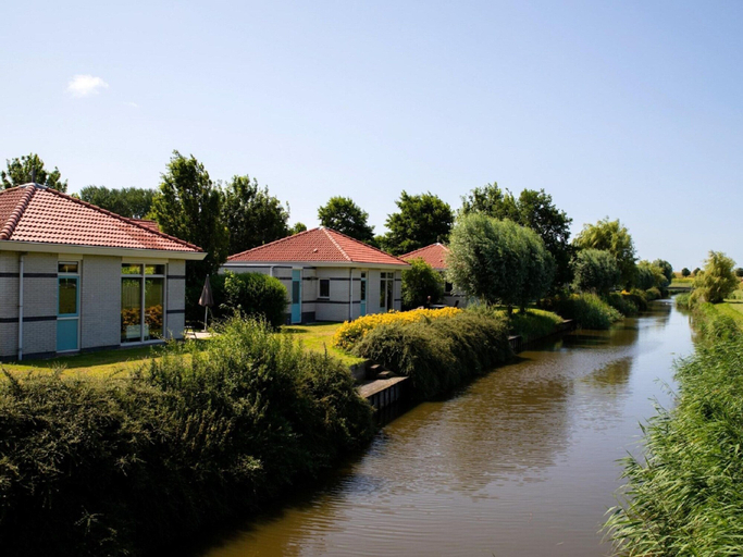 Exterior 3, Detached Holiday Home With Jetty Near Hoorn, Andijk