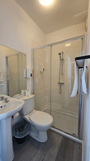 Bathroom 4, The Strand Hotel, East Sussex