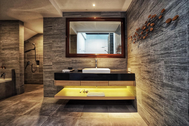 Bathroom 19