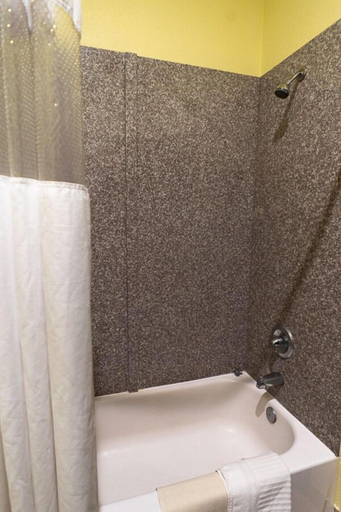 Bathroom, Rivers  Inn & Suites, Live Oak