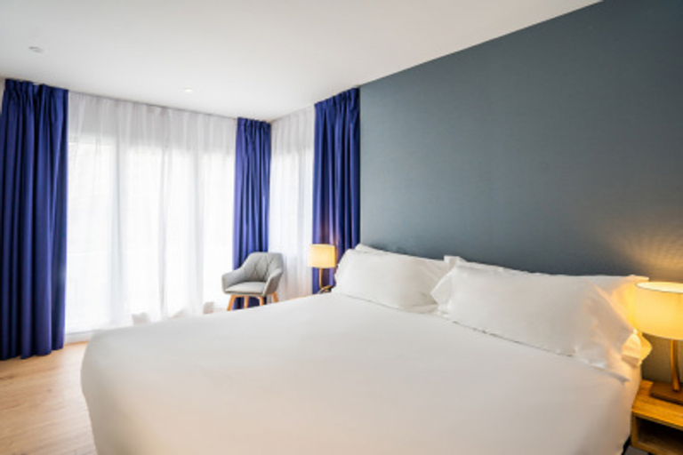 Bedroom 2, Abba Apartments Playa De Gros San Sebastian, Guipúzcoa