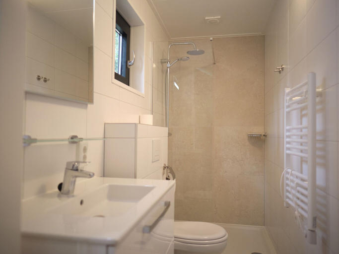 Bathroom, Spacious Lodge, 2 Bathrooms, Near Maastricht, Gulpen-Wittem