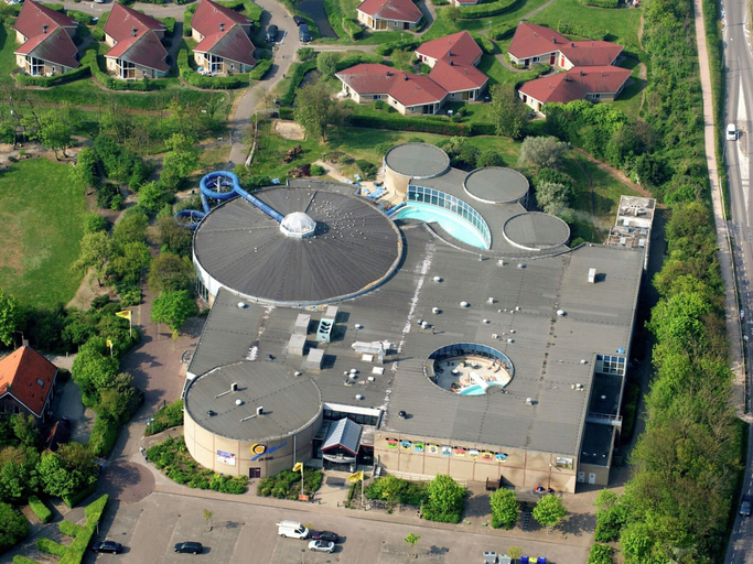 Parking, Chalet by North Sea Beach & Nature Trails, Veere