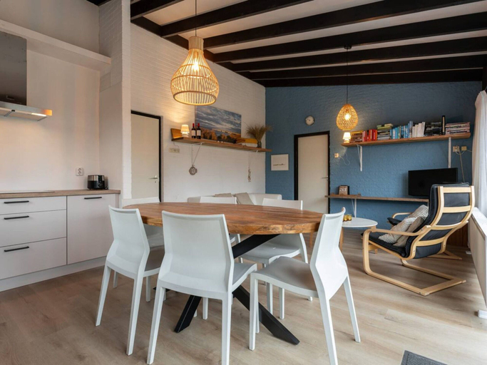 Dining 2, Holiday Home in Kamperland Near Sandy Beaches, Noord-Beveland