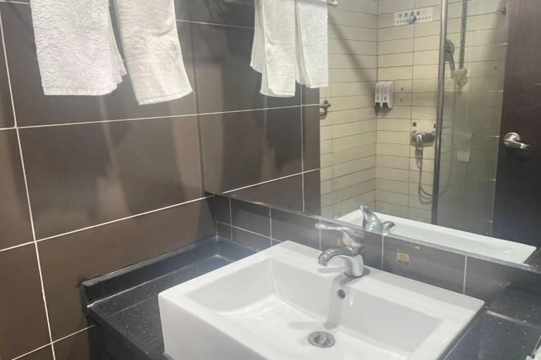Bathroom 3, Cang Long Hotel, Hezhou