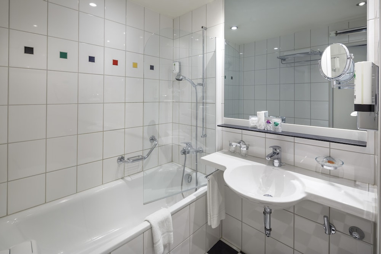 Bedroom 3, Hotel Metropol Basel, Basel