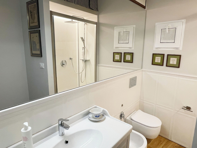 Bathroom 4, Romantic apartment in San Giorgio, Genova
