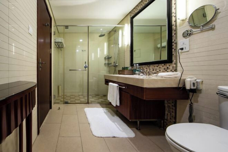 Bathroom 5, Hua Bin International Hotel, Beijing
